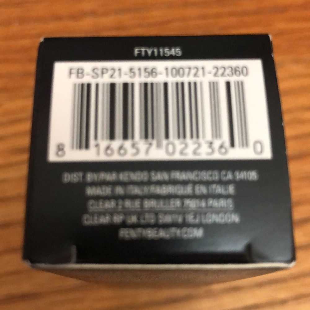 Uncensored Stunna Lip Paint Fenty Beauty - Picture 5 of 5